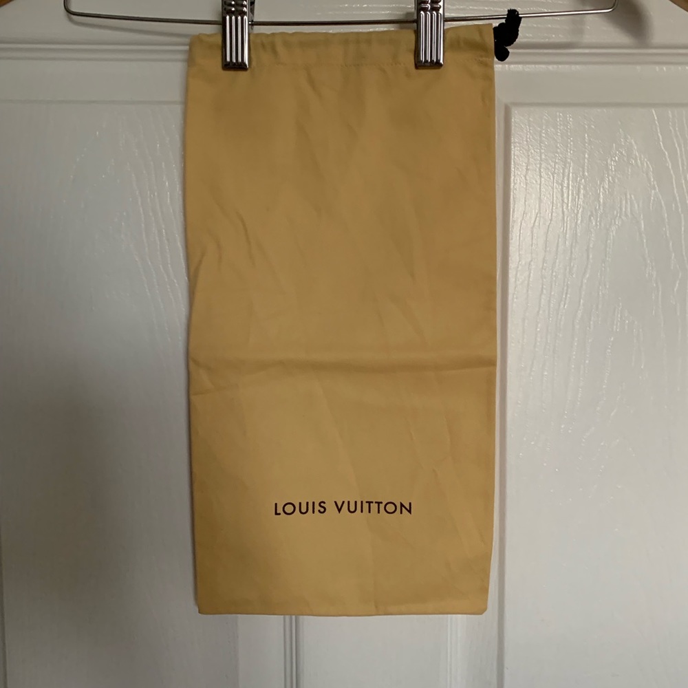 6 Louis Vuitton dust bags